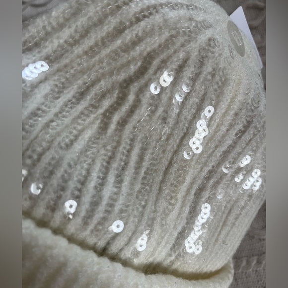NWT Steve Madden Acrylic Ivory Sequin Beanie - Picture 5 of 8